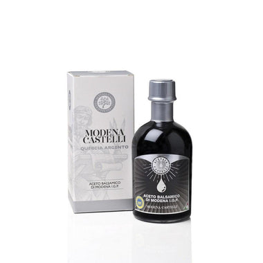 Aceto Balsamico di Modena IGP Quercia Argento Acetaia Castelli: denso equilibrato tra dolcezza e acidità, affinato in botti di rovere