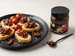 Pomodori secchi in olio extravergine di oliva su crostini di pane. Minnelea