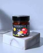 Vasetto di pomodori secchi in olio extravergine di oliva 200gr ambientata. Minnelea