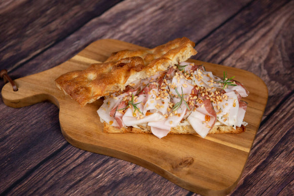 Schiacciata toscana farcita con lardo rosmarino e miele