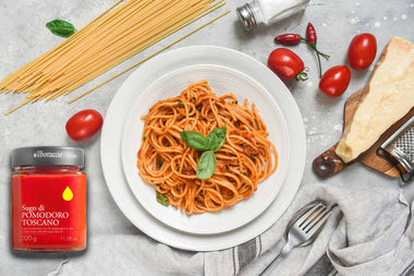 Spaghetti con sugo di pomodoro toscano e olio extravergine di oliva