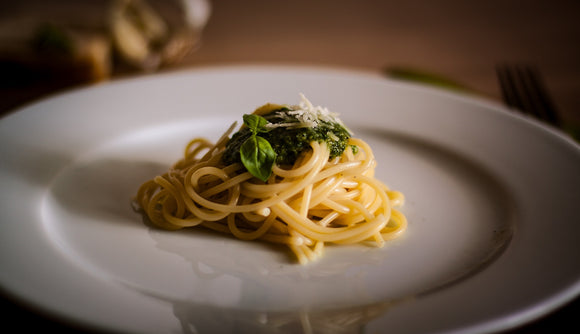 Spaghetti Pasta di Canossa al pesto il Bottaccio e olio infuso al basilico Gustami Gourmet Food