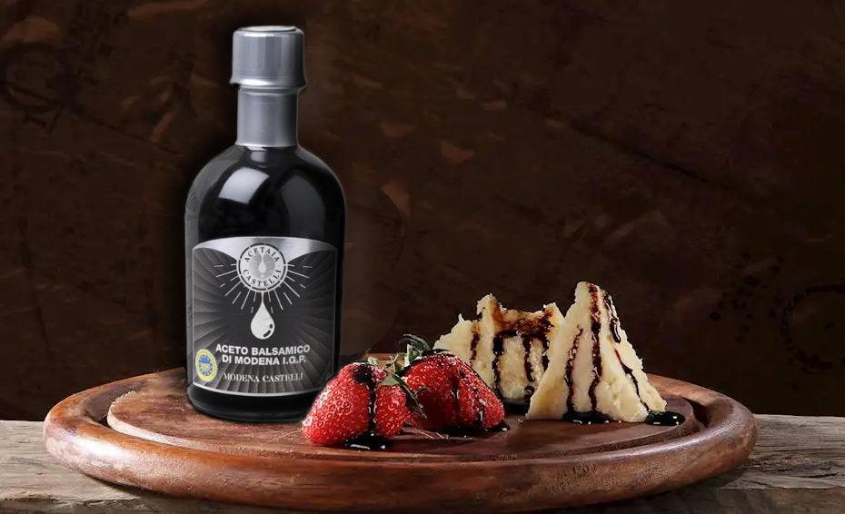Aceto Balsamico di Modena I.G.P. Quercia Argento 250ml. con parmigiano reggiano e frutta